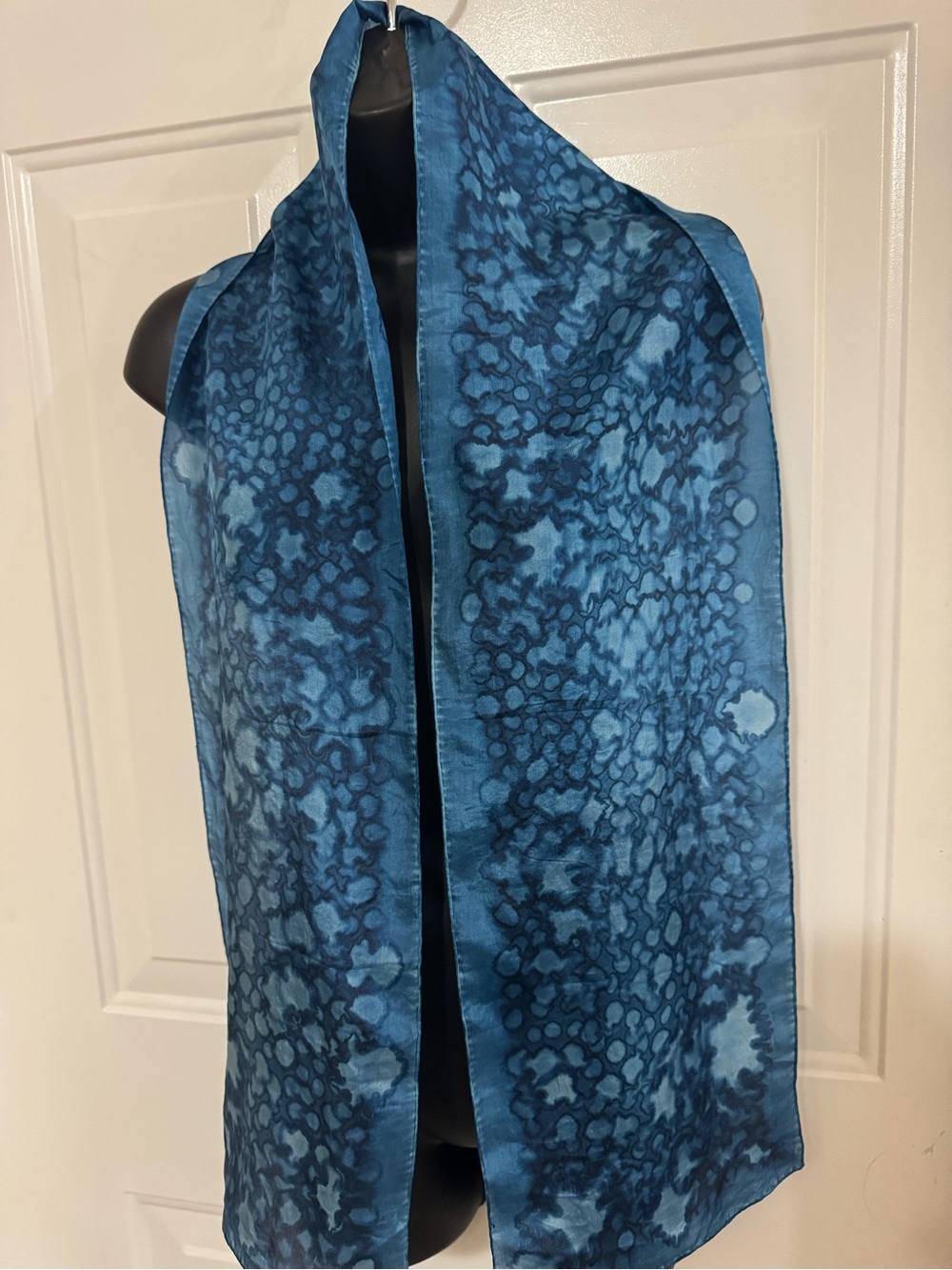 Hand died indigo silk scarf - Picture 7 of 8